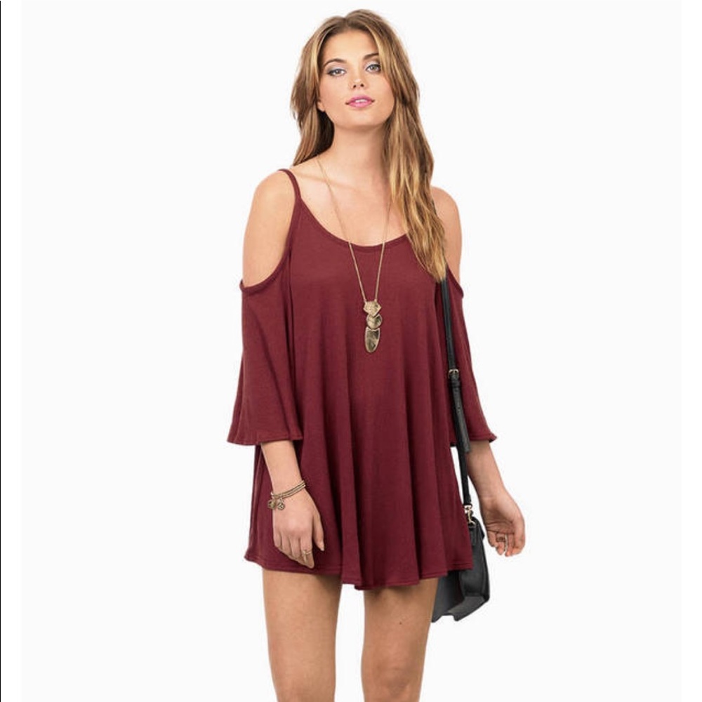 maroon flowy dress cut off shoulders medium tobi